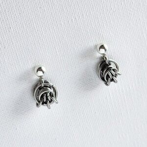Vintage silver chainmaille knot earrings ✦  small dainty circle earrings ✦